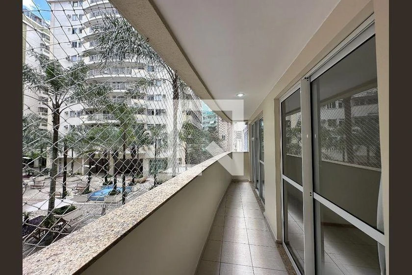 3-bedroom apartment in a building with a gym — photo 39