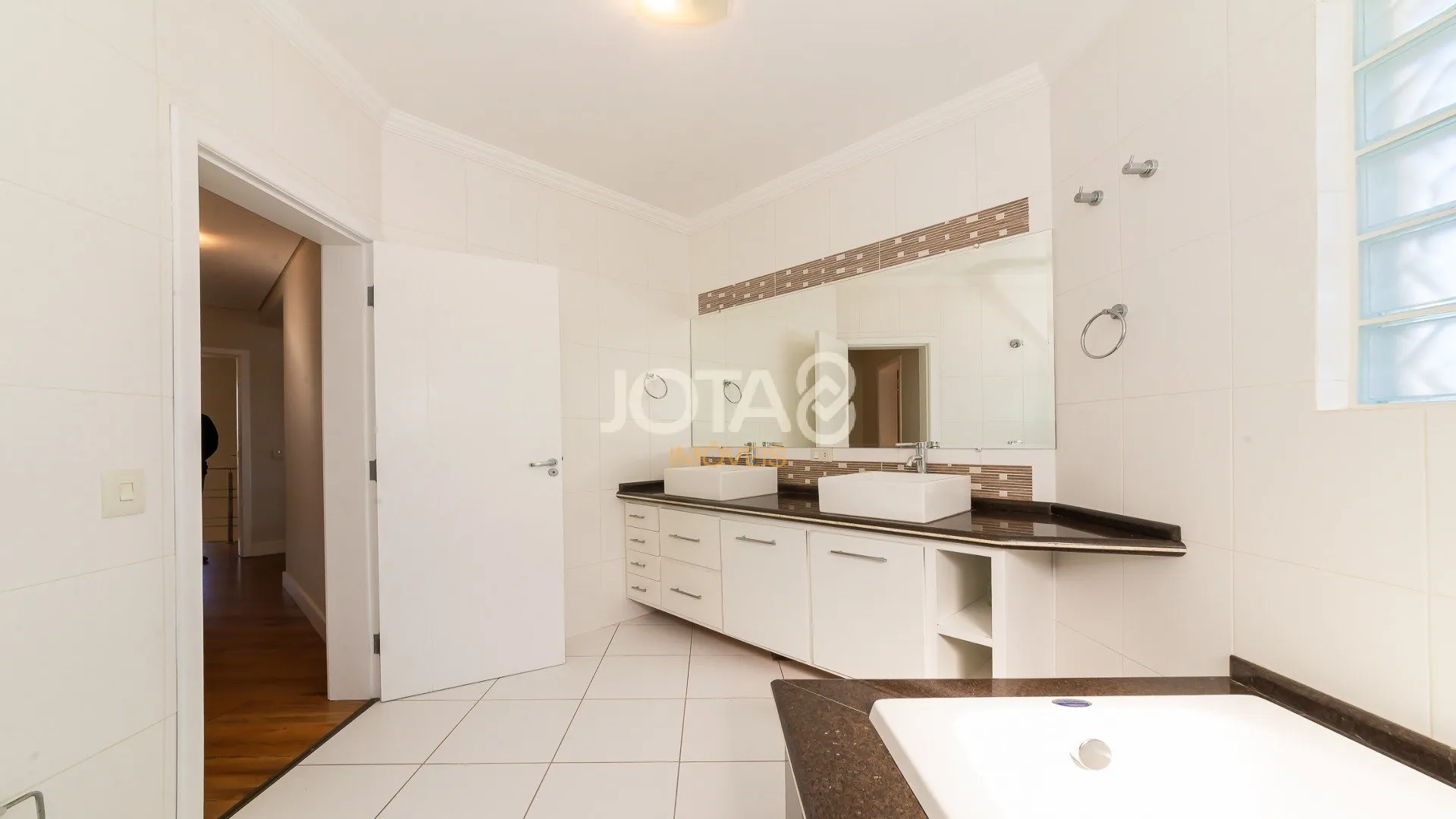 House with 3 bedrooms, 345 m² and 6 parking spaces — photo 44