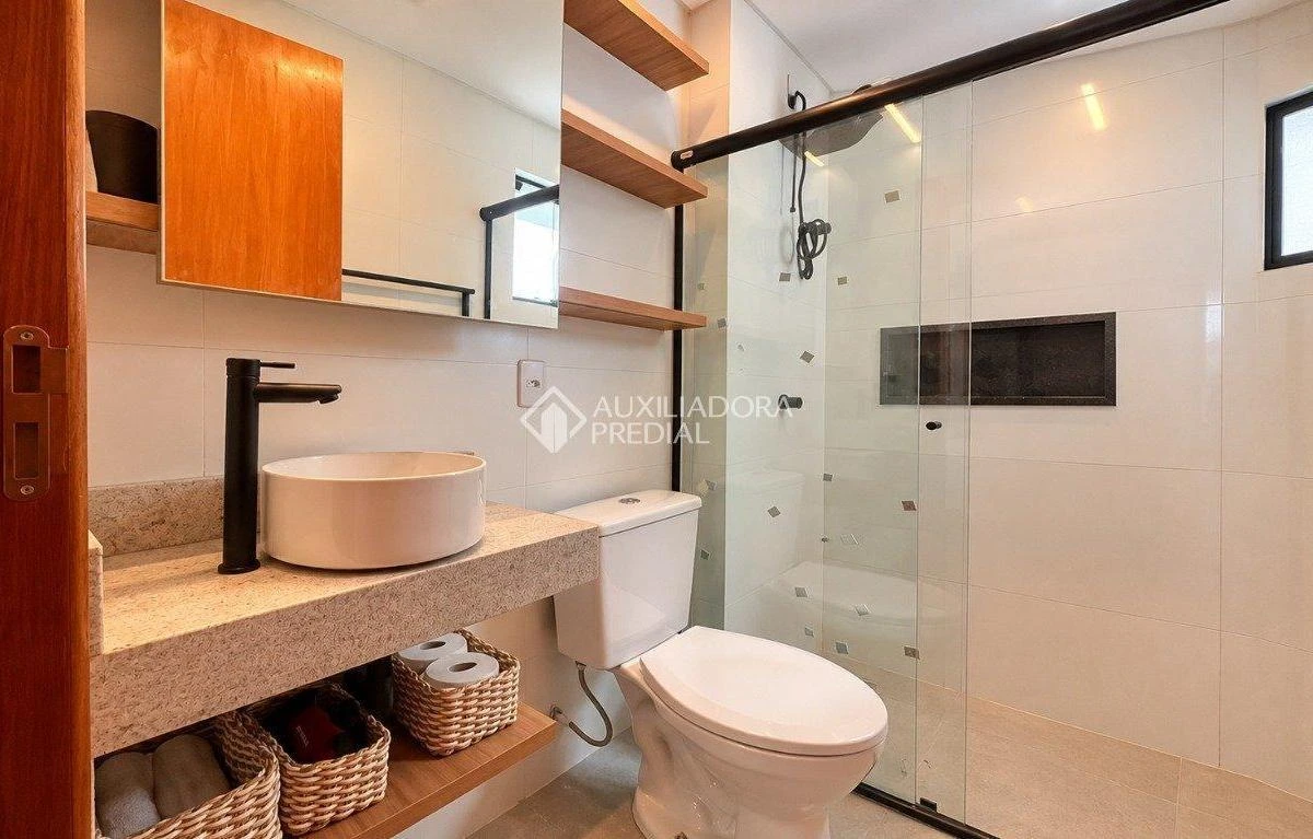 One-bedroom apartment with a home office in Florianópolis — photo 9