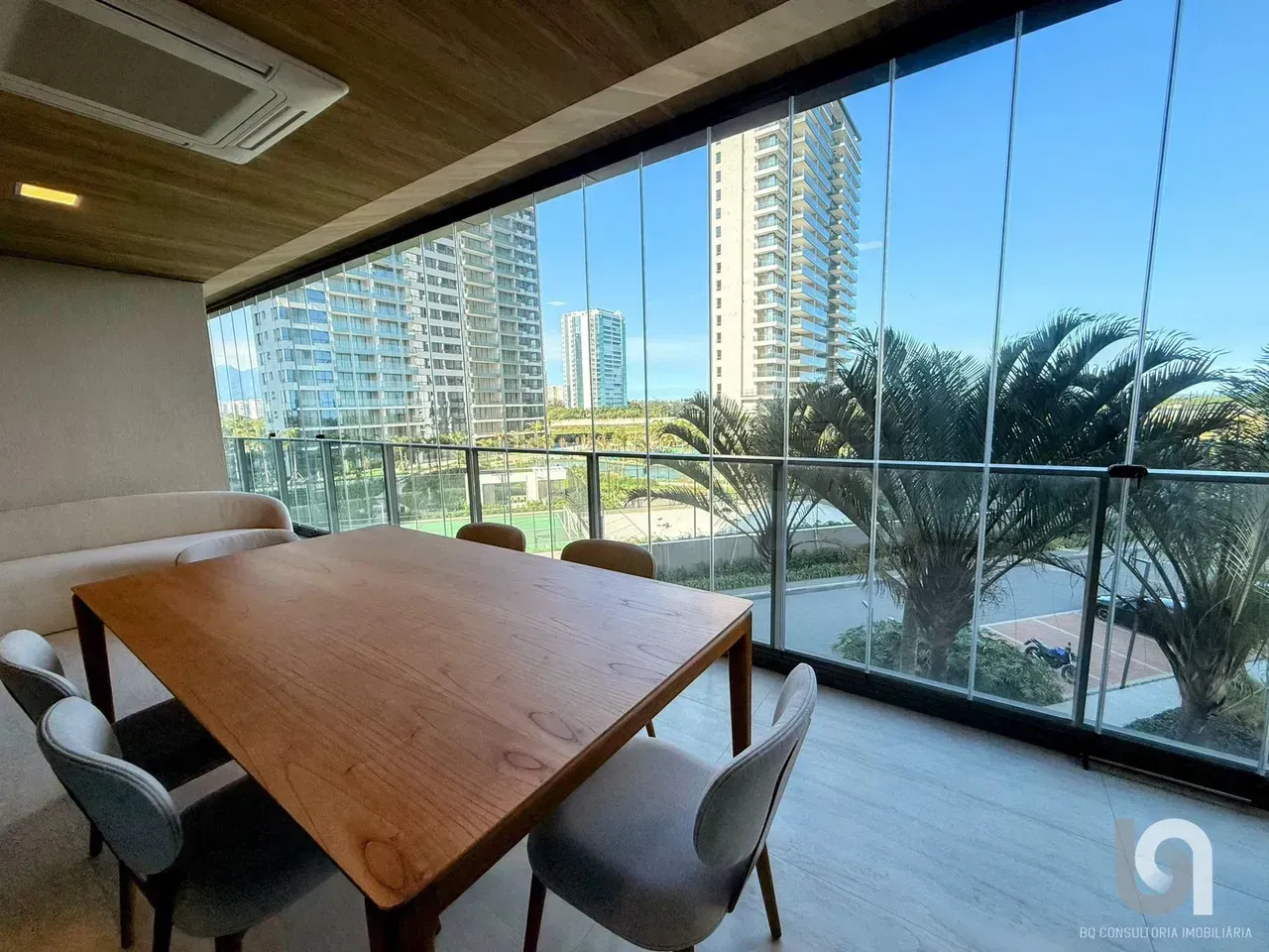 Apartamento com 4 dormitórios e 5 banheiros, 231 m² — photo 12