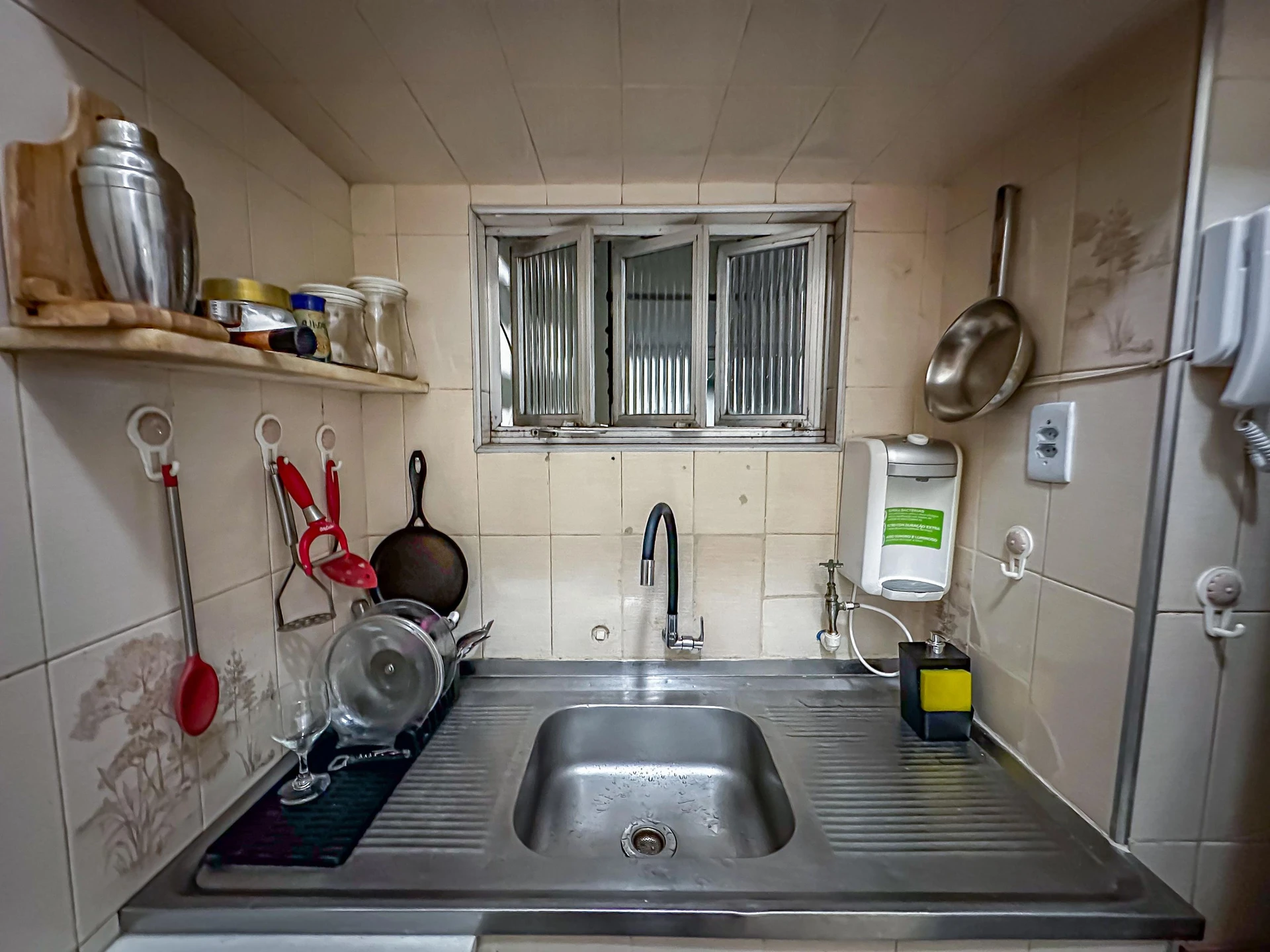 Furnished 1-bedroom apartment with washing machine — photo 22