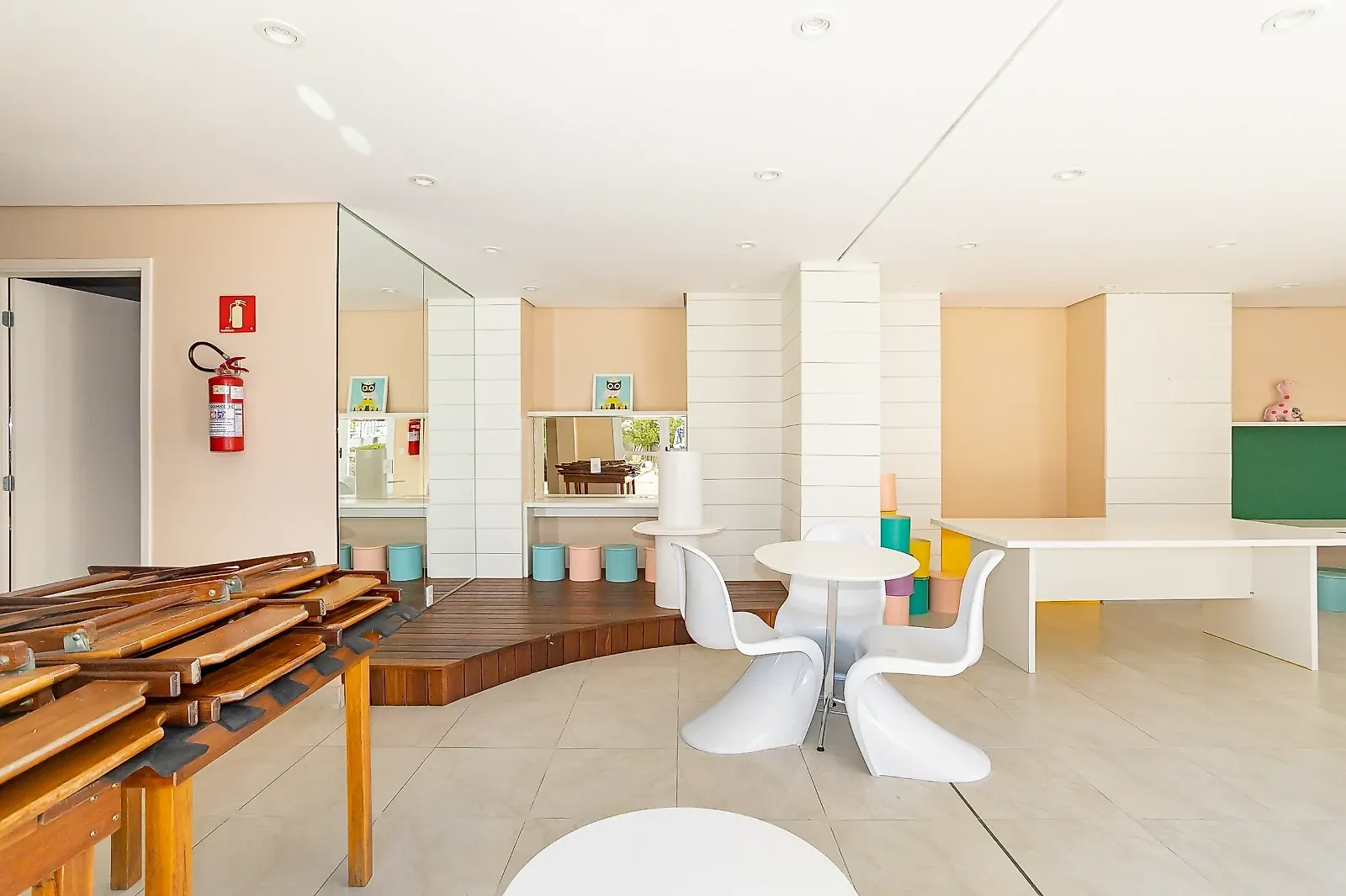 2-bedroom 63 m² apartment with a glass balcony — photo 76