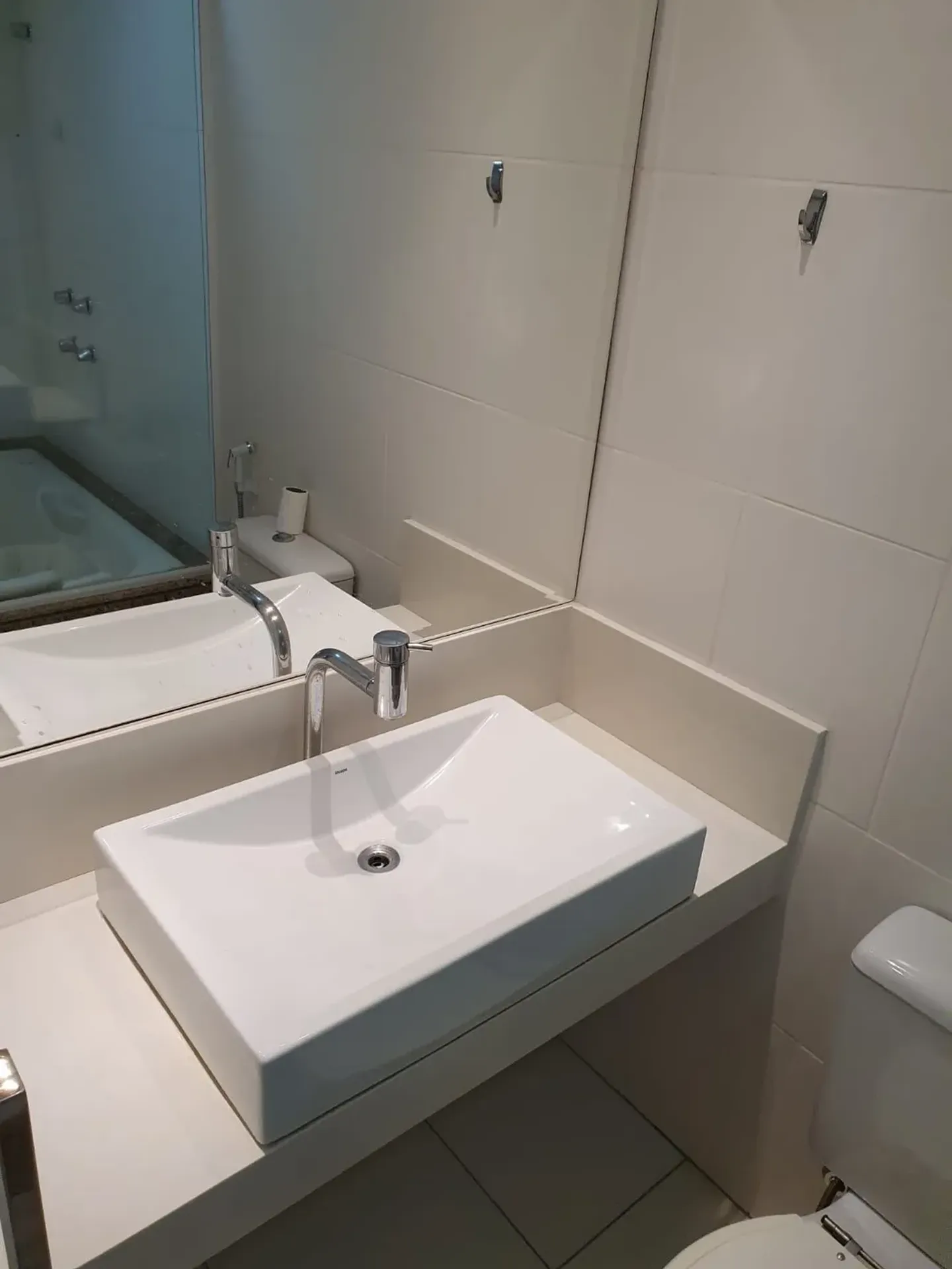 84 m² apartment with floor-to-ceiling windows and a bathtub — photo 5
