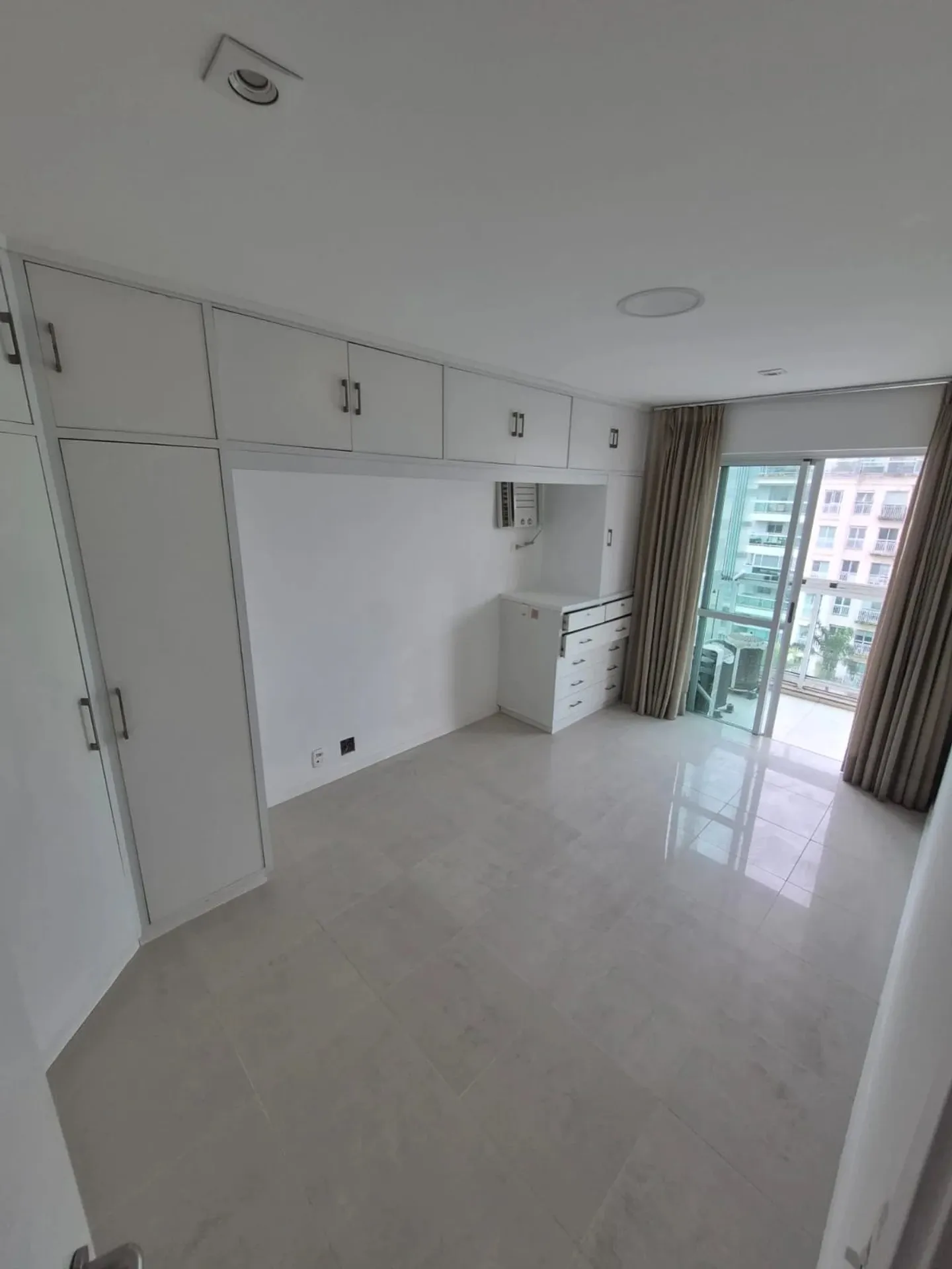 Apartment, 200 m², with floor-to-ceiling windows — photo 11