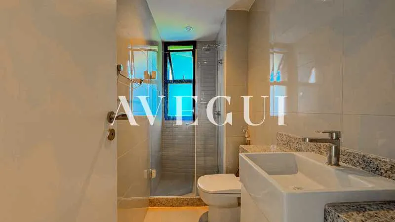 3-bedroom apartment in a building with a pool — photo 11