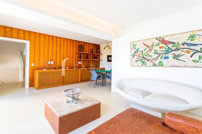 Furnished 1200 m² house with a balcony and 6 bedrooms — photo 8