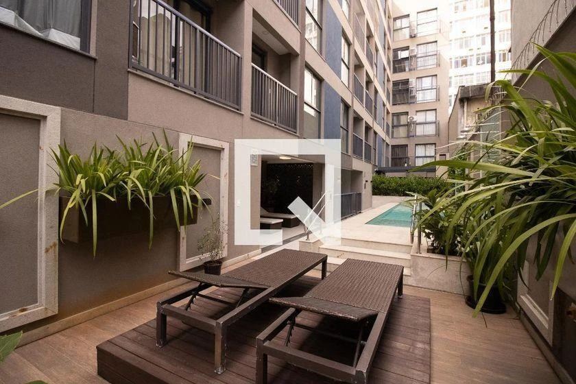 One-bedroom apartment in a building with a gym — photo 26