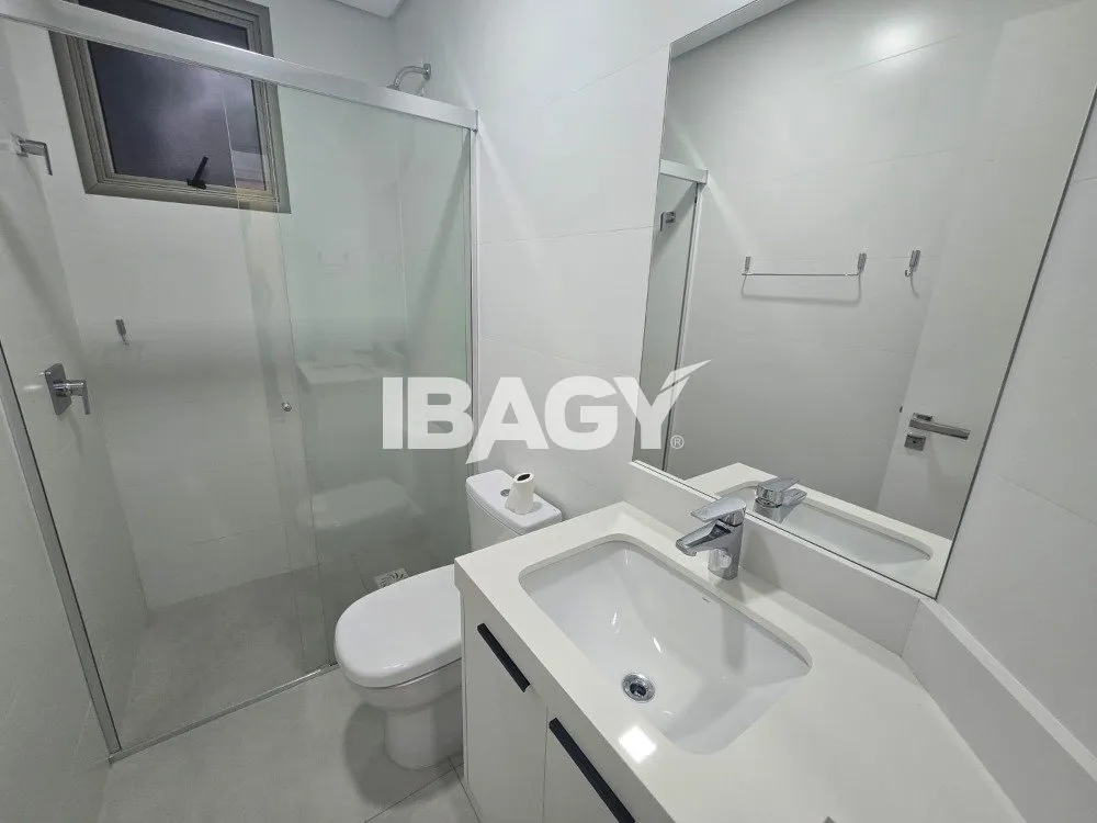 2-bedroom apartment in a building with a gym — photo 13