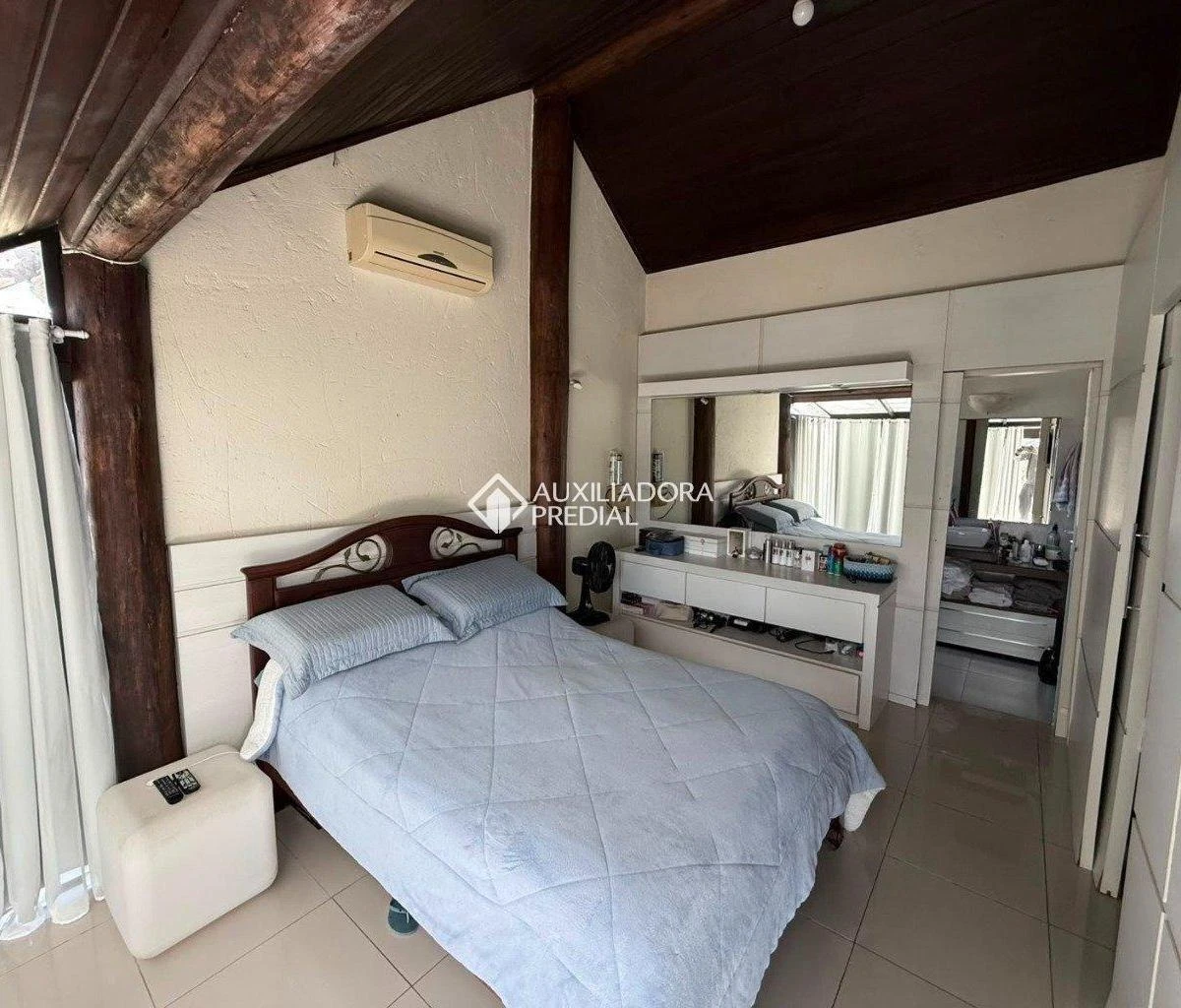 3-bedroom house with a grill on the balcony in Florianópolis — photo 23