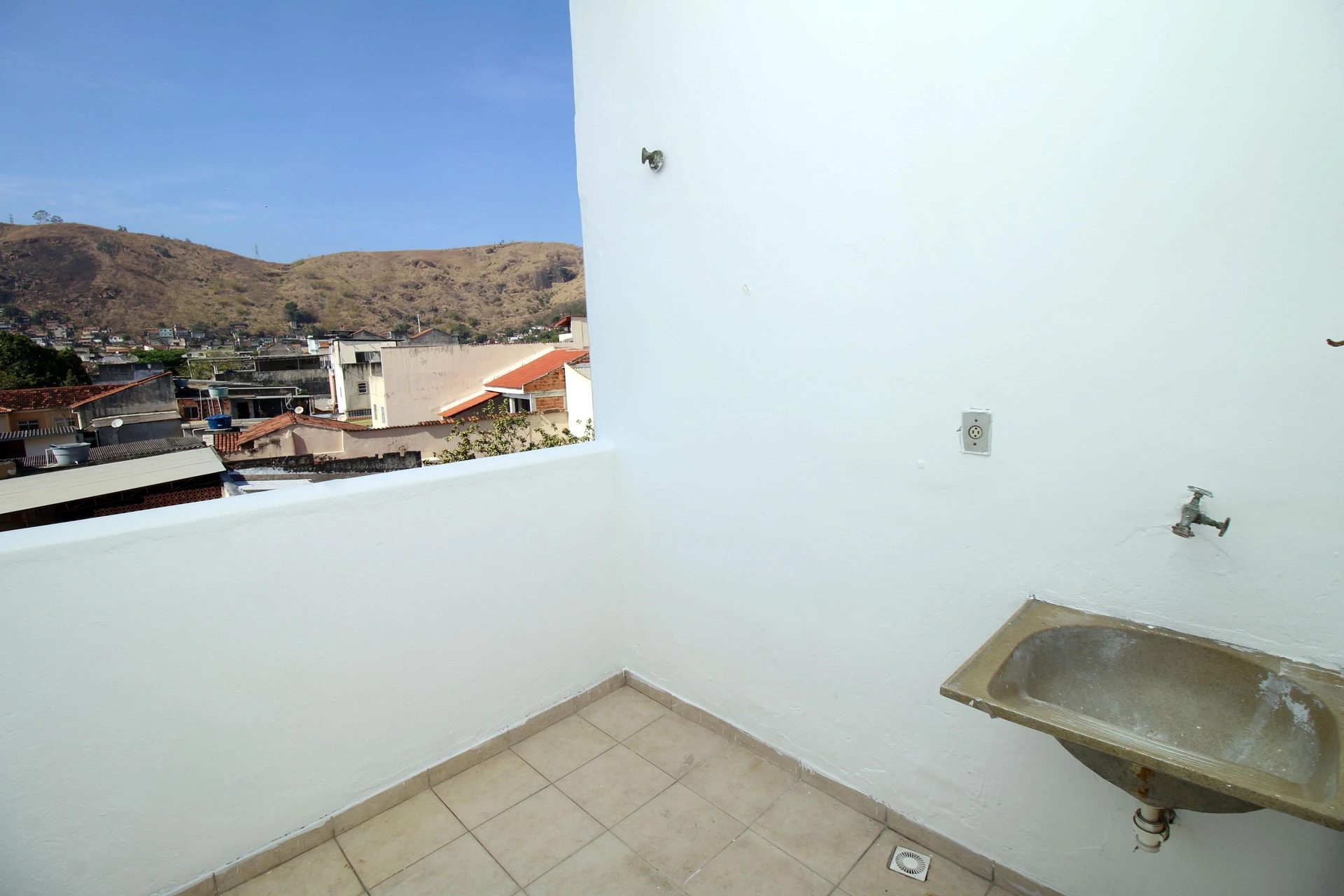 2-bedroom apartment with 1 bathroom and no parking — photo 10