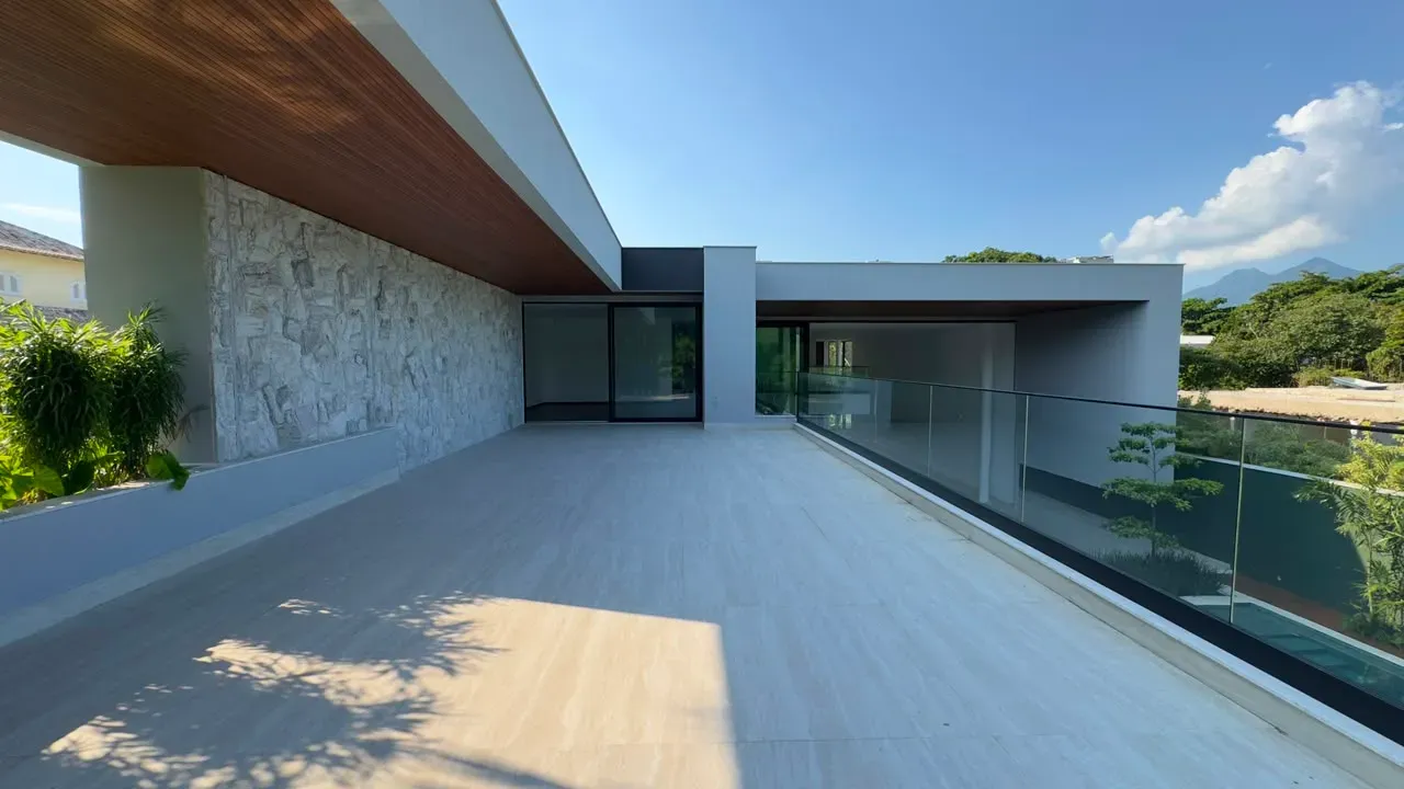 House with 5 bedrooms and floor-to-ceiling windows — photo 20