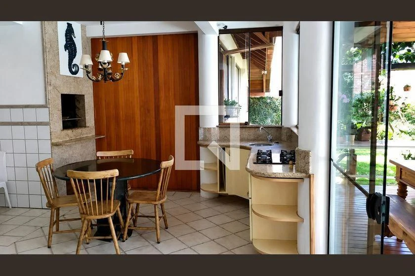 Облаштований будинок з 4 спальнями та 320 м² — photo 7