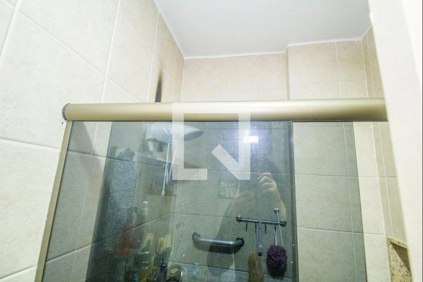 Apartamento de 2 quartos com cozinha separada e 60 m²