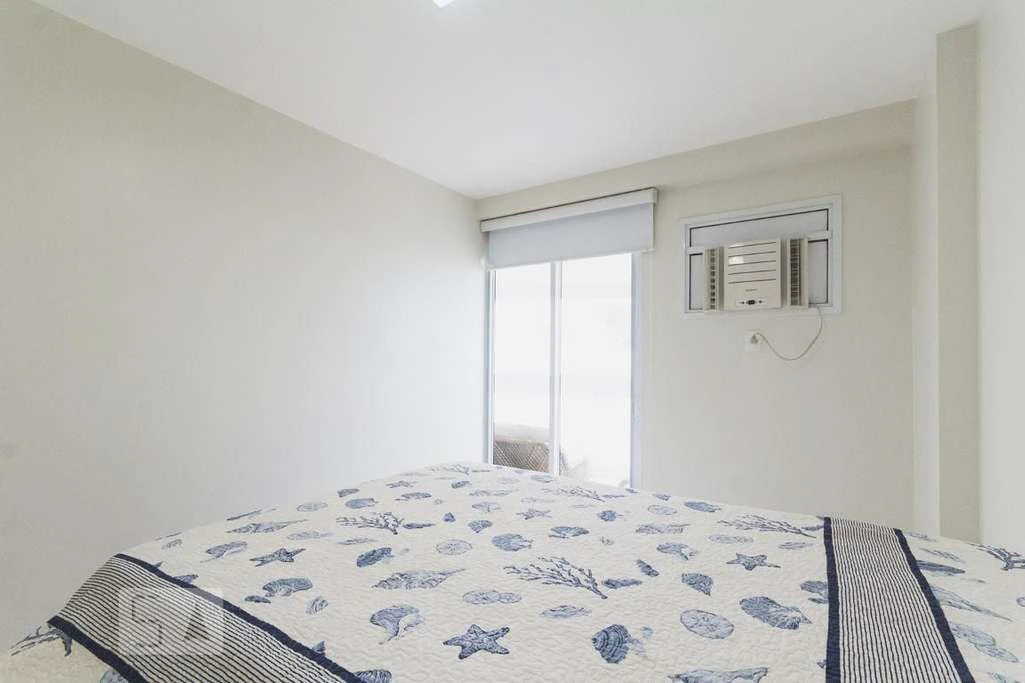 Rental apartment with 2 bedrooms and a glass balcony — photo 17