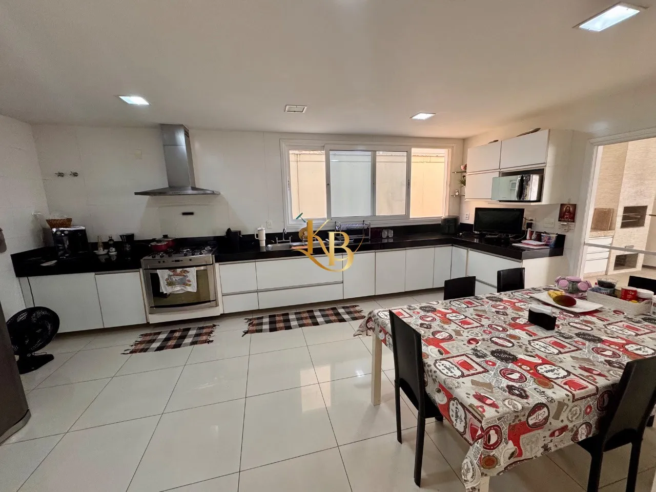 Дом 600 м² с 4 спальнями и балконом с барбекю — photo 64