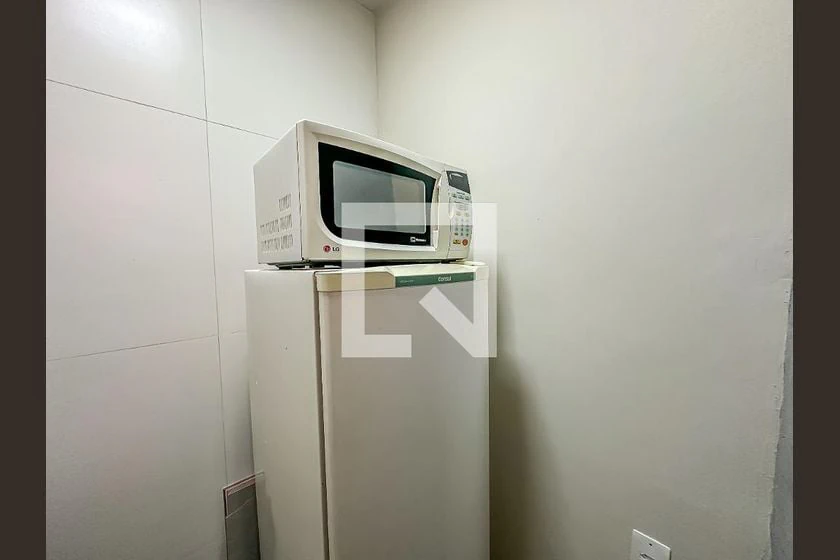 32 m² 1-bedroom apartment with a compact kitchenette — photo 14