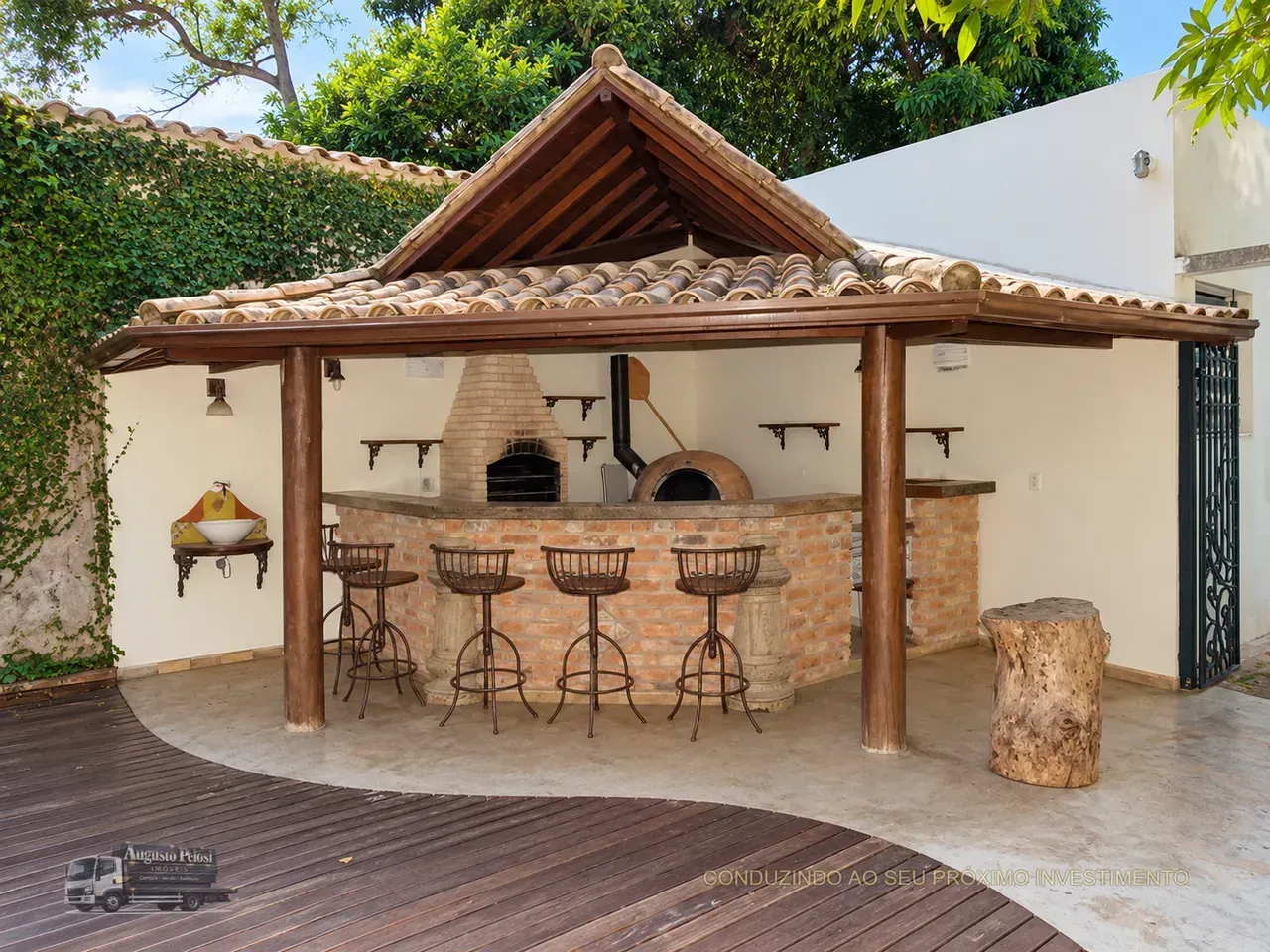 550 m² house with a grill on the balcony and a water view — photo 5