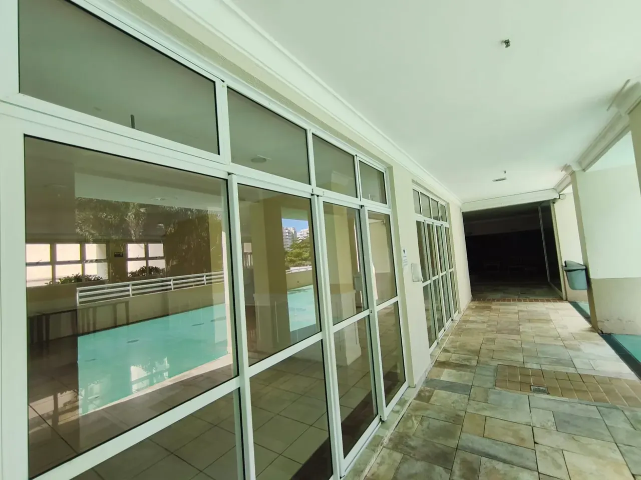 Unfurnished 2-bedroom apartment with 2 bathrooms — photo 39