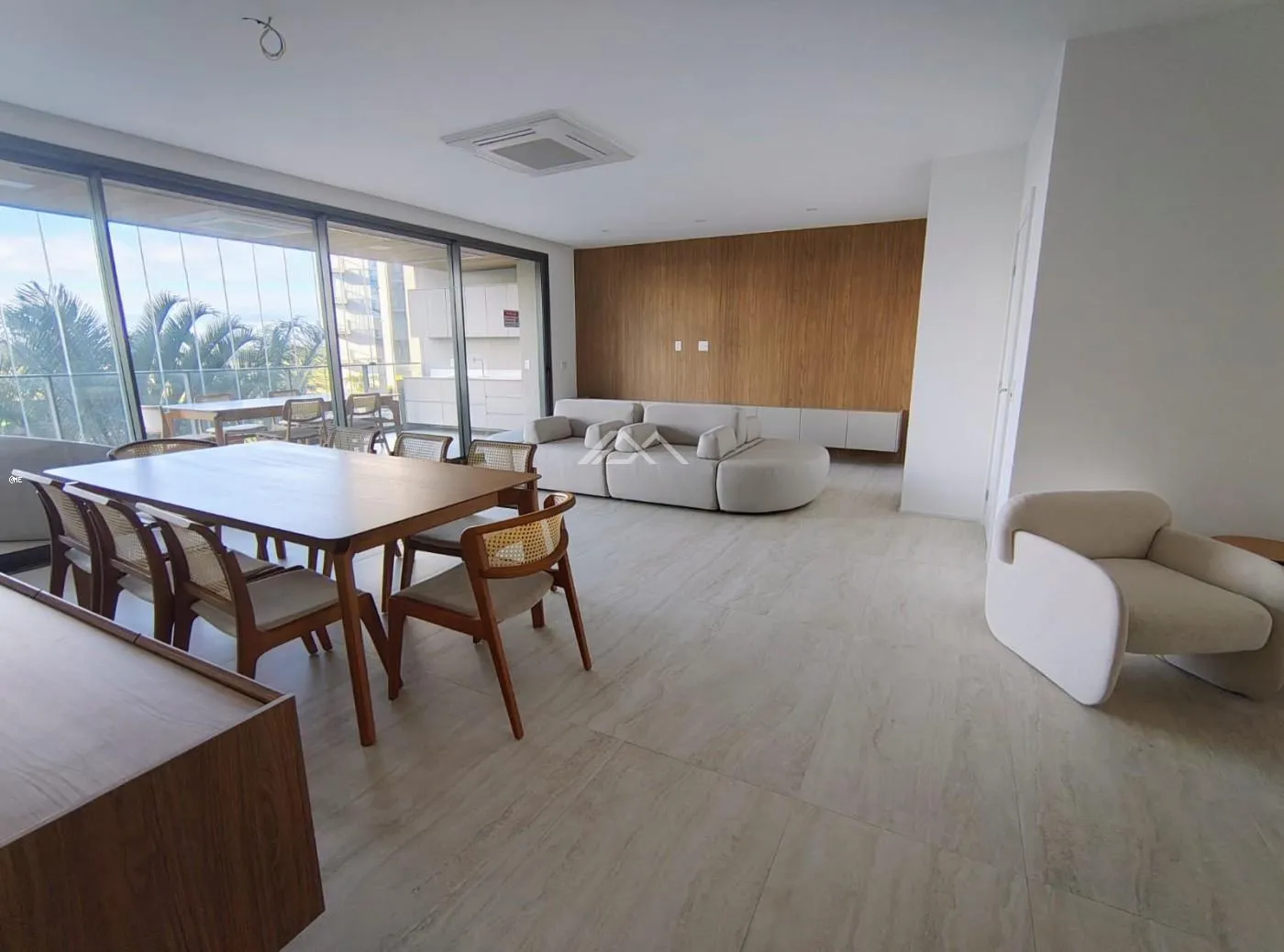 4-bedroom unfurnished apartment with glassed balcony — photo 3