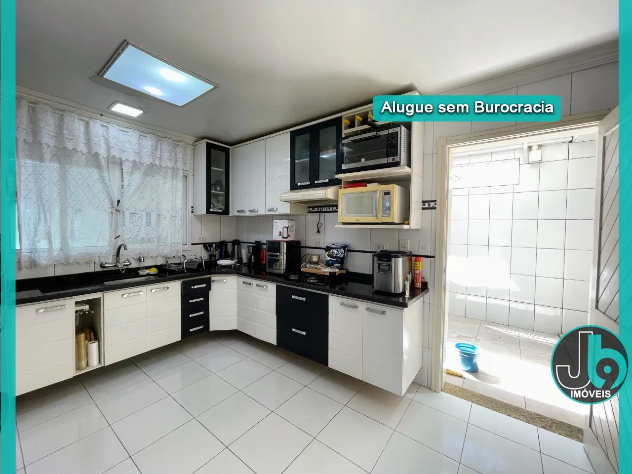 360 m² townhouse with 3 en-suite bedrooms and parking — photo 14