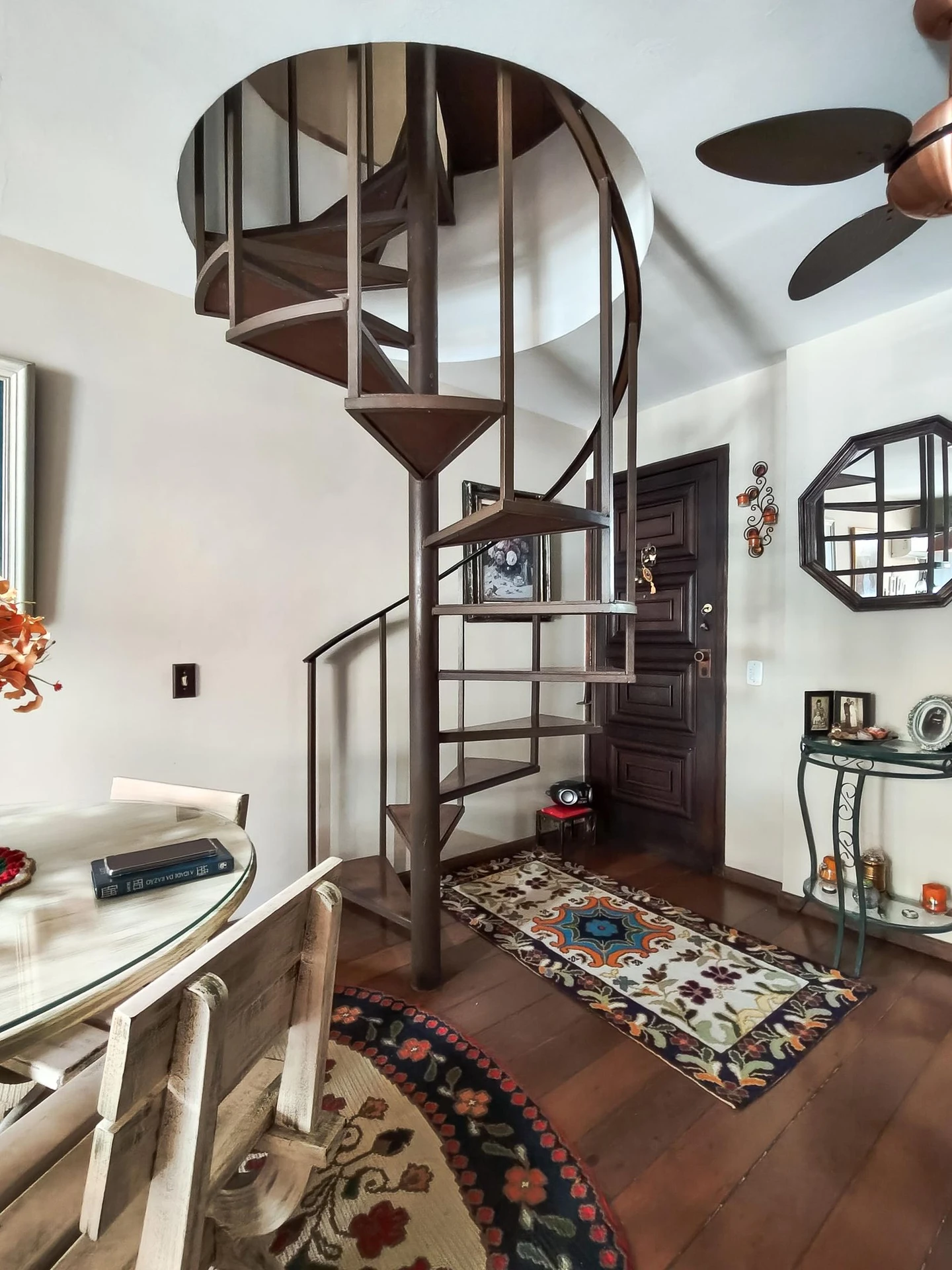 Mountain view in a 3-bedroom apartment, 200 m² — photo 30