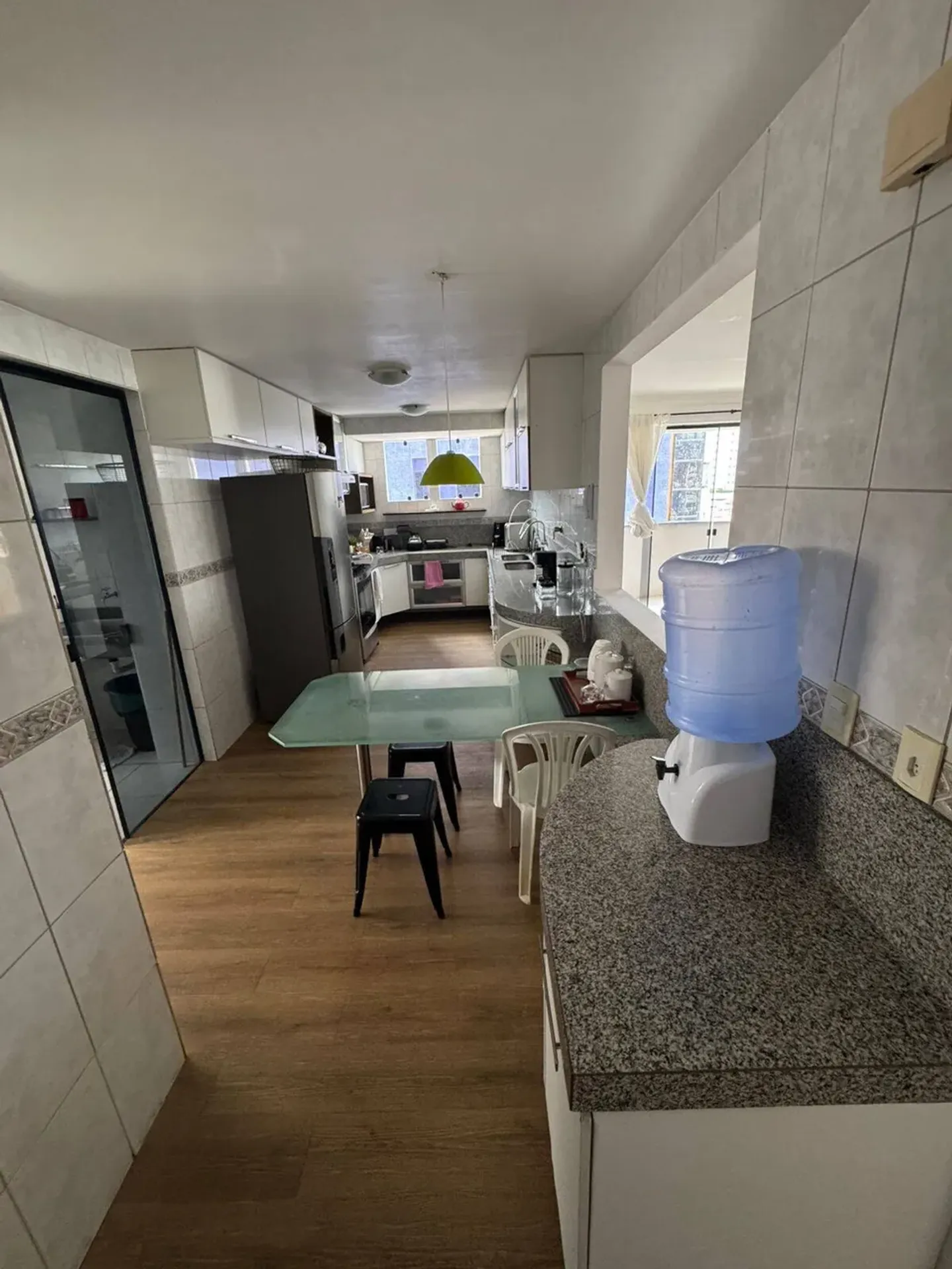 4-bedroom apartment in a building with a pool — photo 32