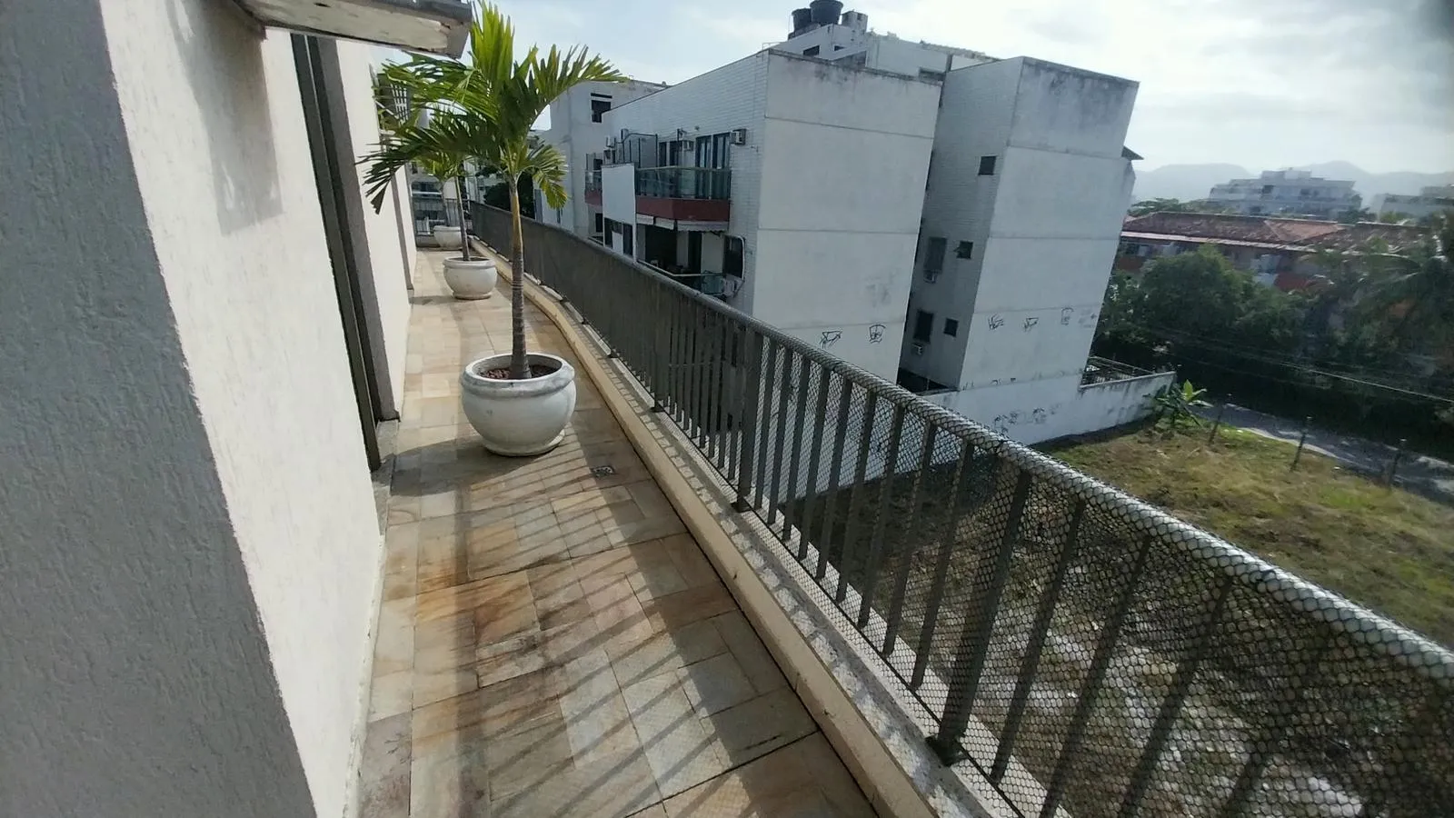 Unfurnished apartment with 4 bedrooms and 5 bathrooms — photo 54
