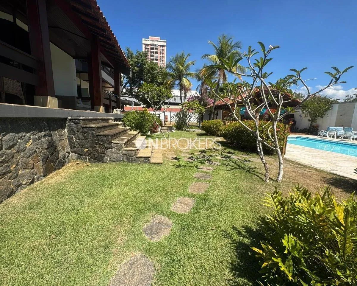 Furnished house with 1000 m², 5 en-suites and 7 parking spots — photo 9