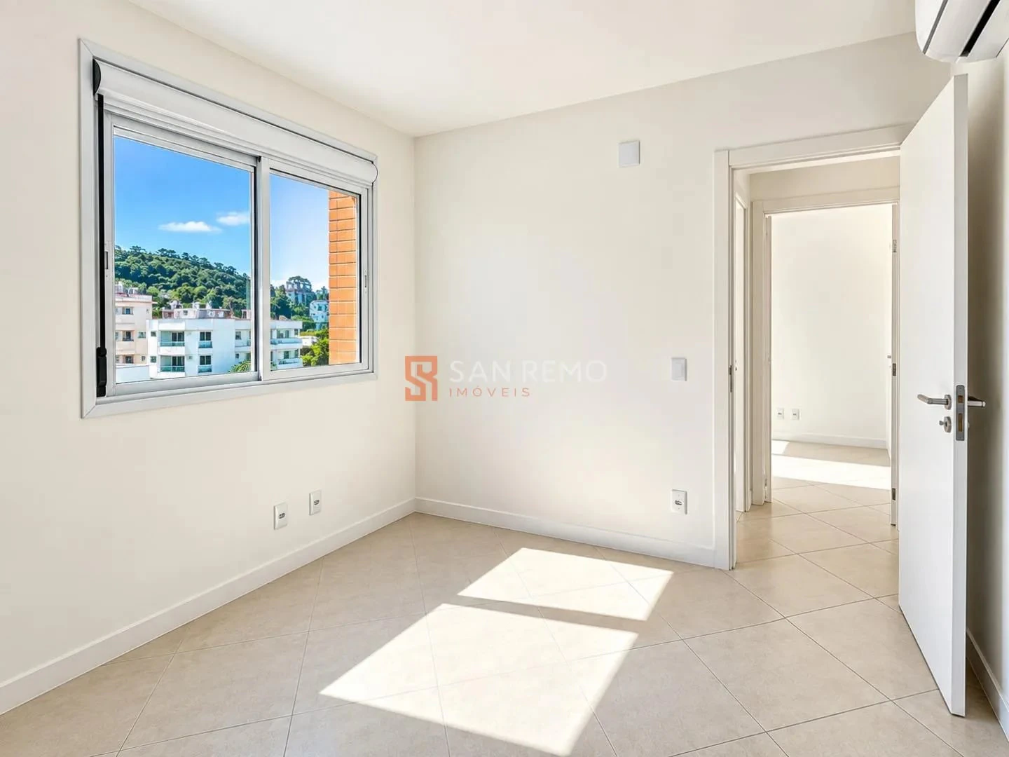 2-bedroom apartment in a building with a gym — photo 6