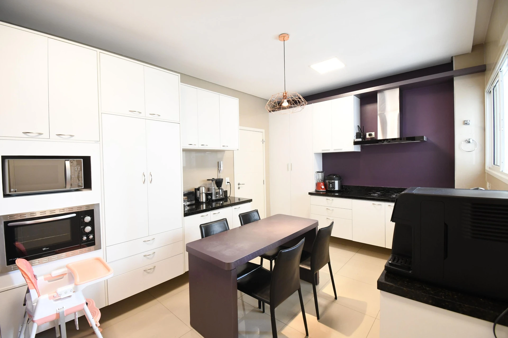 4-bedroom apartment with a dishwasher in Curitiba — photo 23
