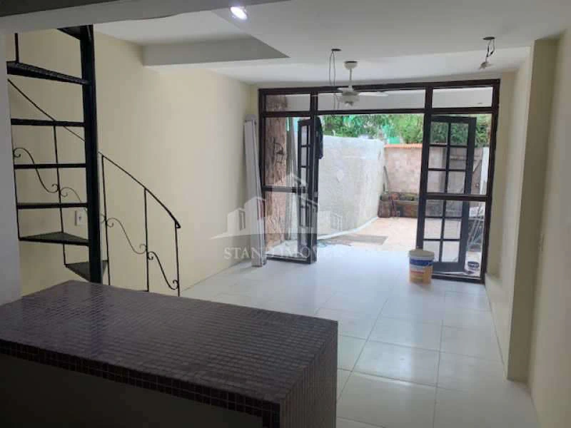 Casa de rua com 3 quartos e cozinha aberta a gás — photo 2