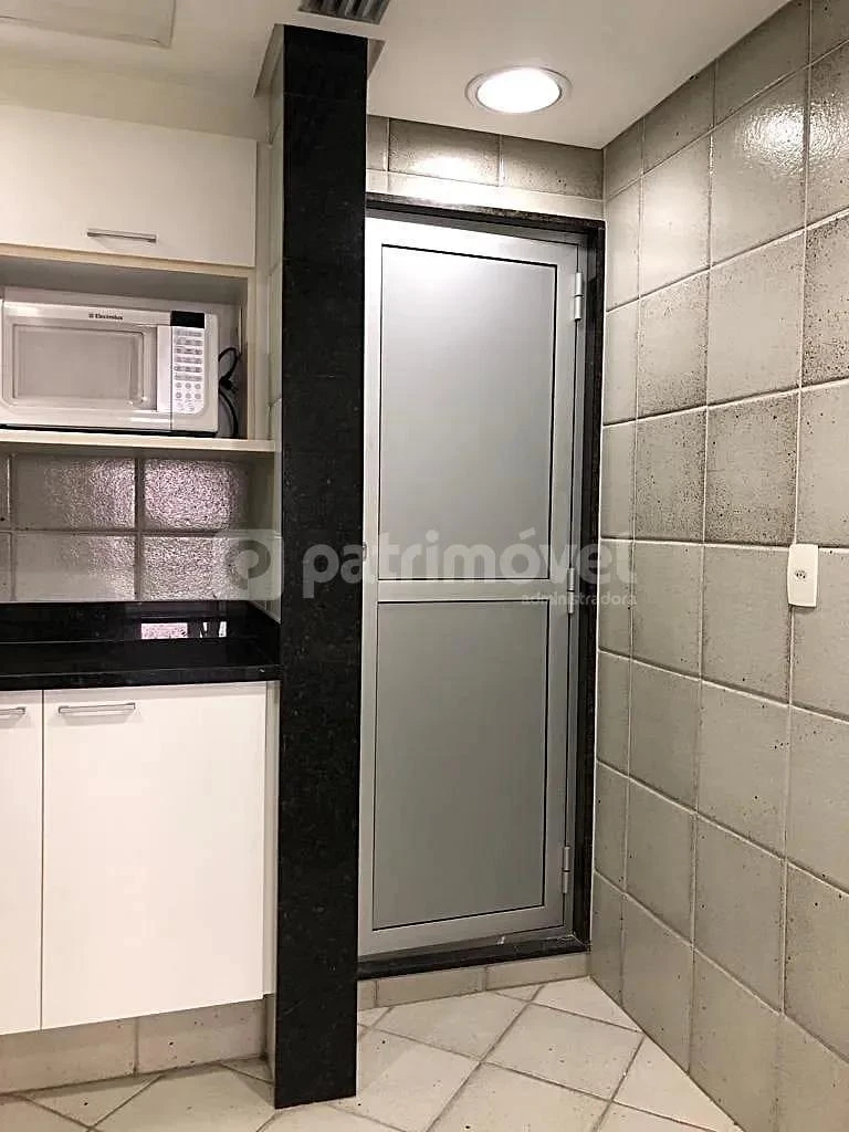 Unfurnished 350 m² apartment with built-in cabinets — photo 2
