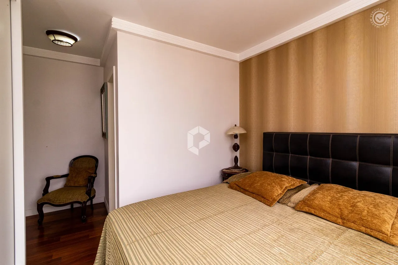 3-bedroom apartment with a glazed enclosed balcony — photo 12