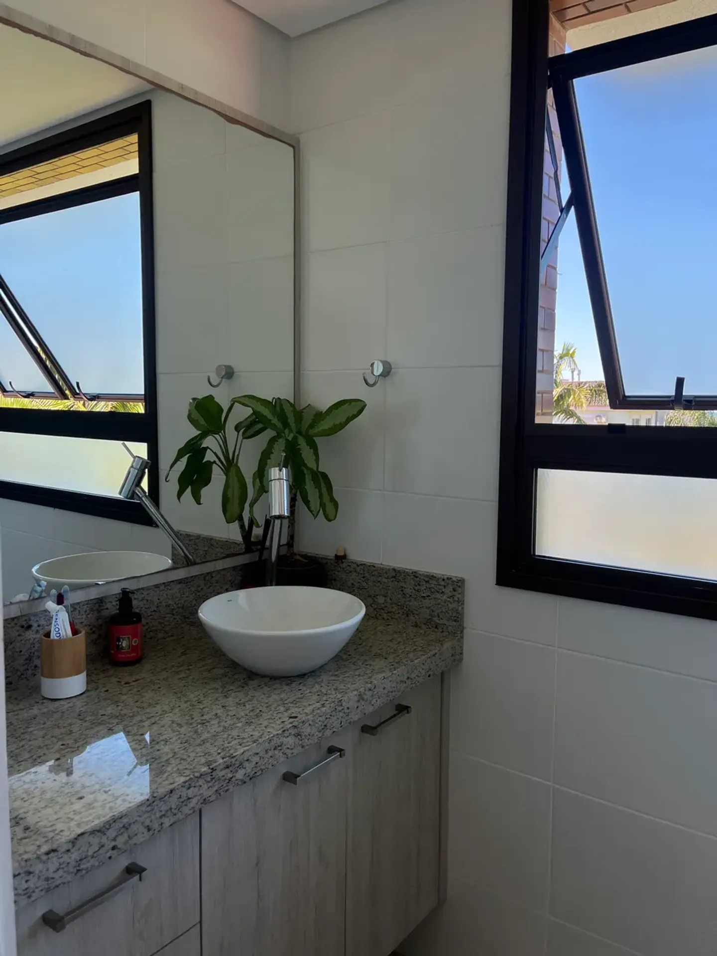 Мебльована квартира 86 м² з 2 спальнями-сюїтами — photo 18