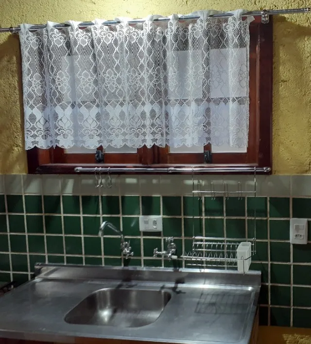 Casa semi mobiliada com 1 dormitório e 2 vagas