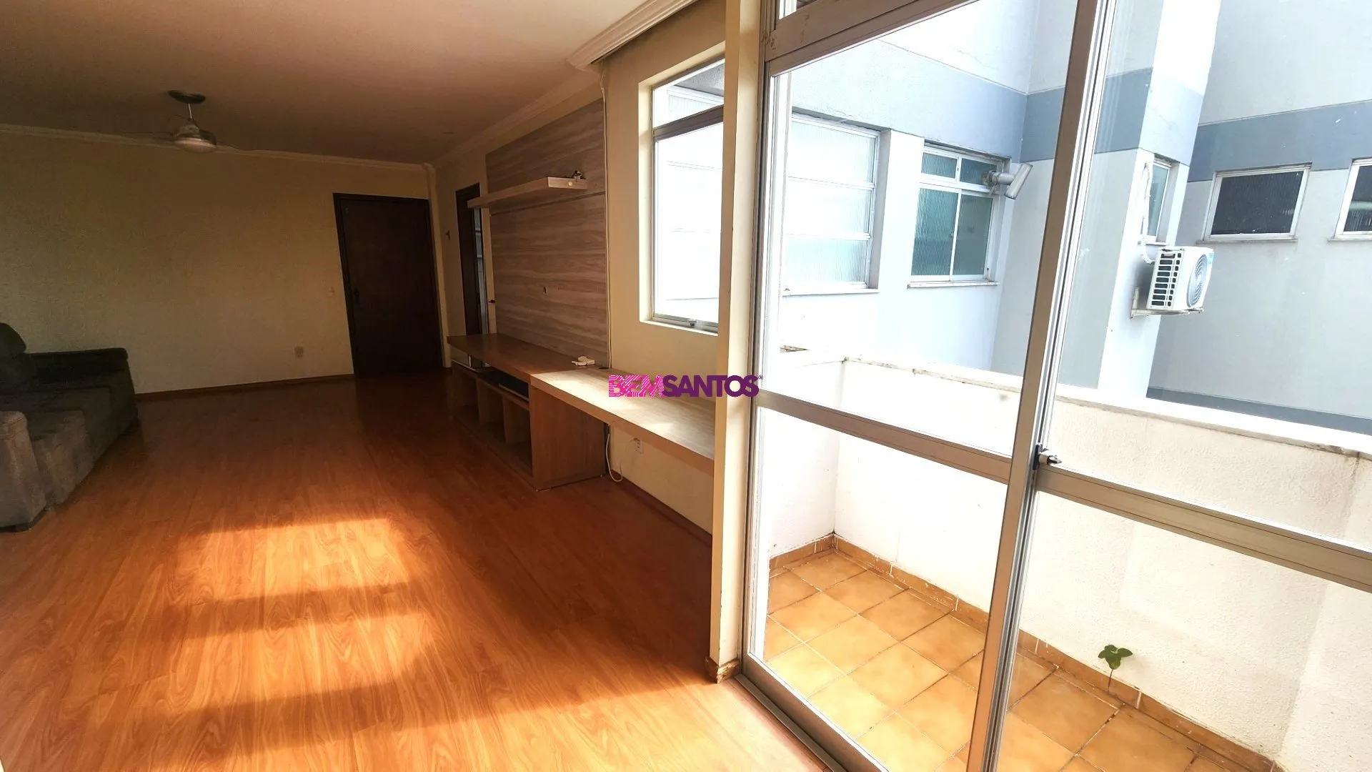Furnished 4-bedroom apartment with a balcony — photo 9