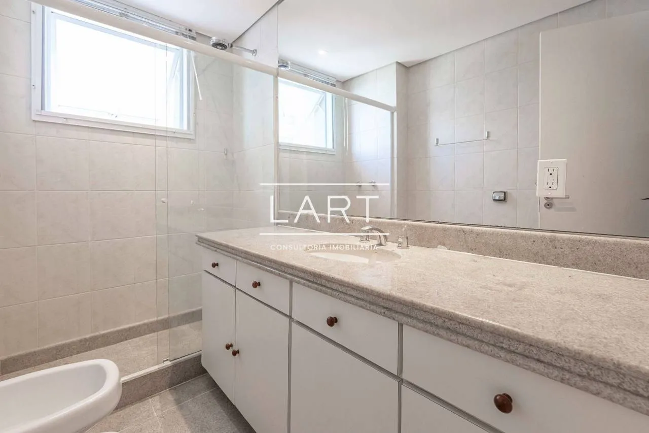 Unfurnished 4-bedroom apartment with 4 bathrooms — photo 24