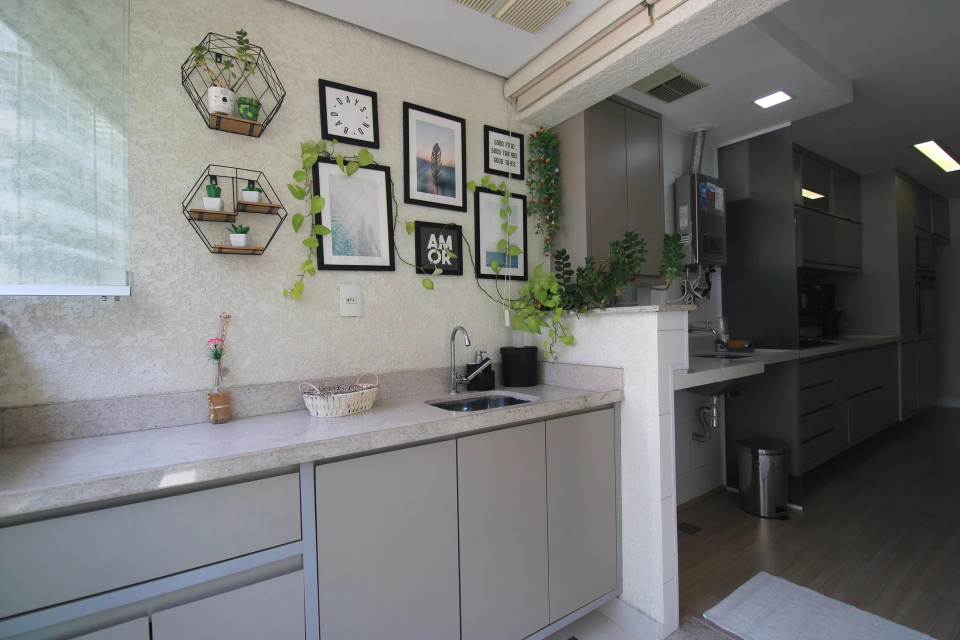 Furnished apartment, 72 m², with a glass-enclosed balcony — photo 15