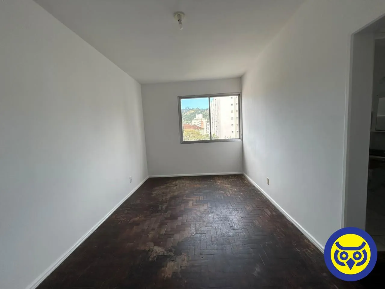 Apartment on the 5th floor with wood or laminate floors — photo 8