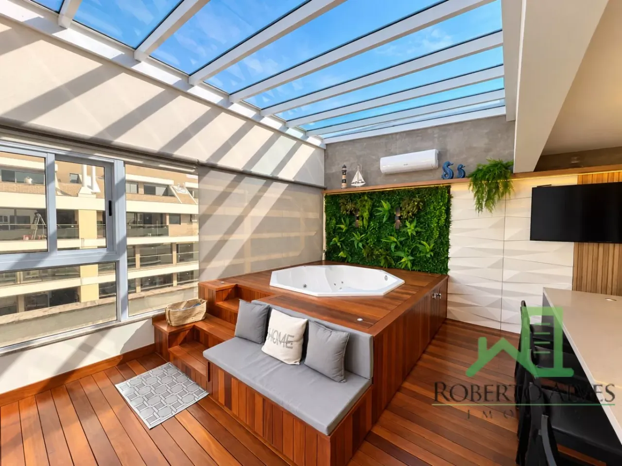 Furnished apartment, 240 m², with floor-to-ceiling windows — photo 3