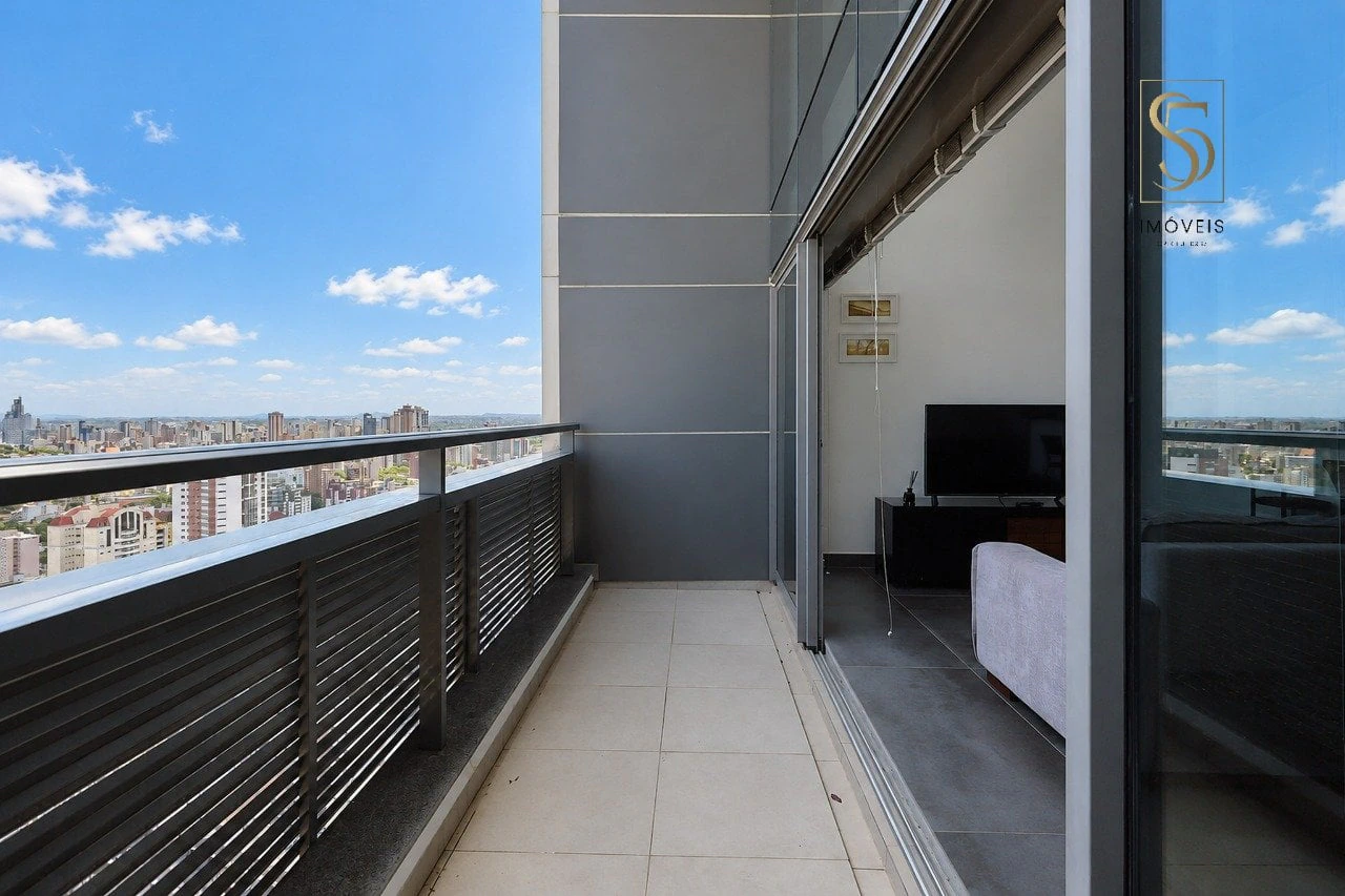 Floor-to-ceiling windows in a one-bedroom apartment, 140 m² — photo 8