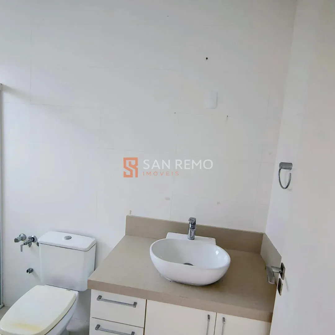 Дом с 3 спальнями и 2 ванными, 4 парковки и 718 м² — photo 37