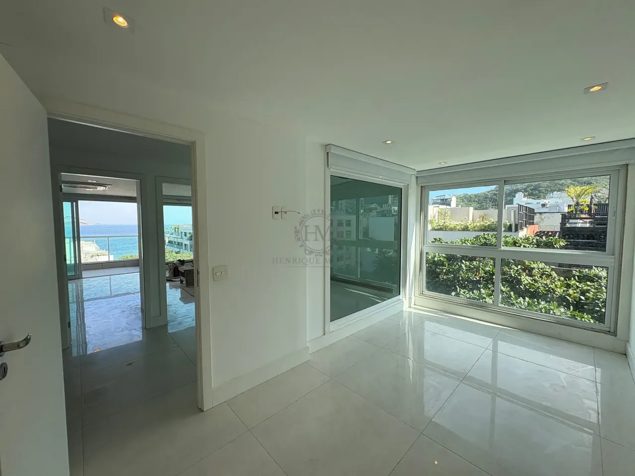 Triplex penthouse with 3 bedrooms and water view — photo 11
