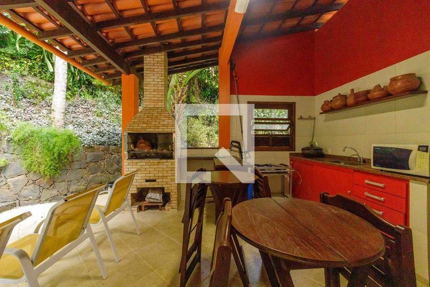 4-bedroom house with a walk-in closet in Rio de Janeiro — photo 62