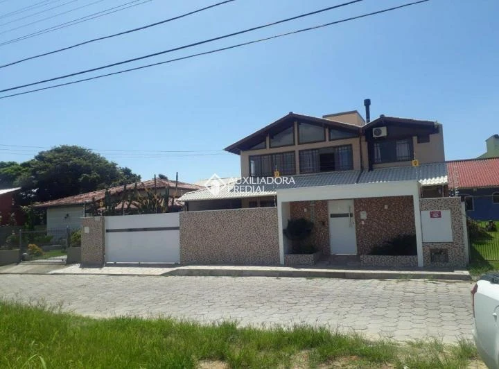 House with 5 bedrooms and 4 en-suites on 480 m² — photo 3