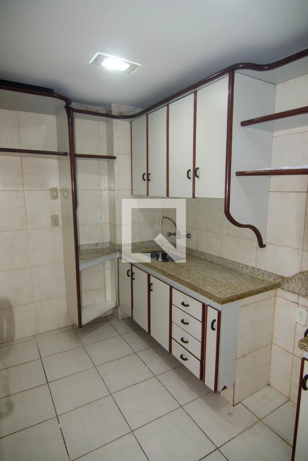 Квартира з 3 спальнями та дерев'яною підлогою або ламінатом — photo 26