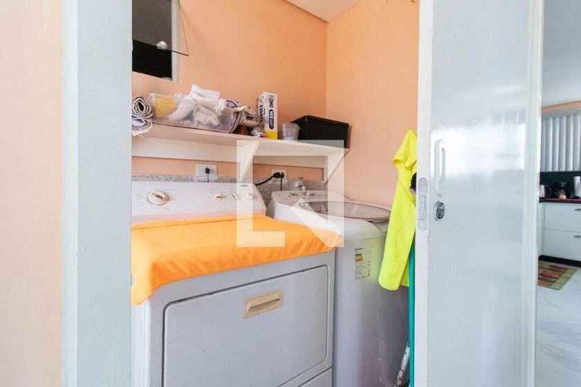 4-bedroom house with a home office in Curitiba — photo 49