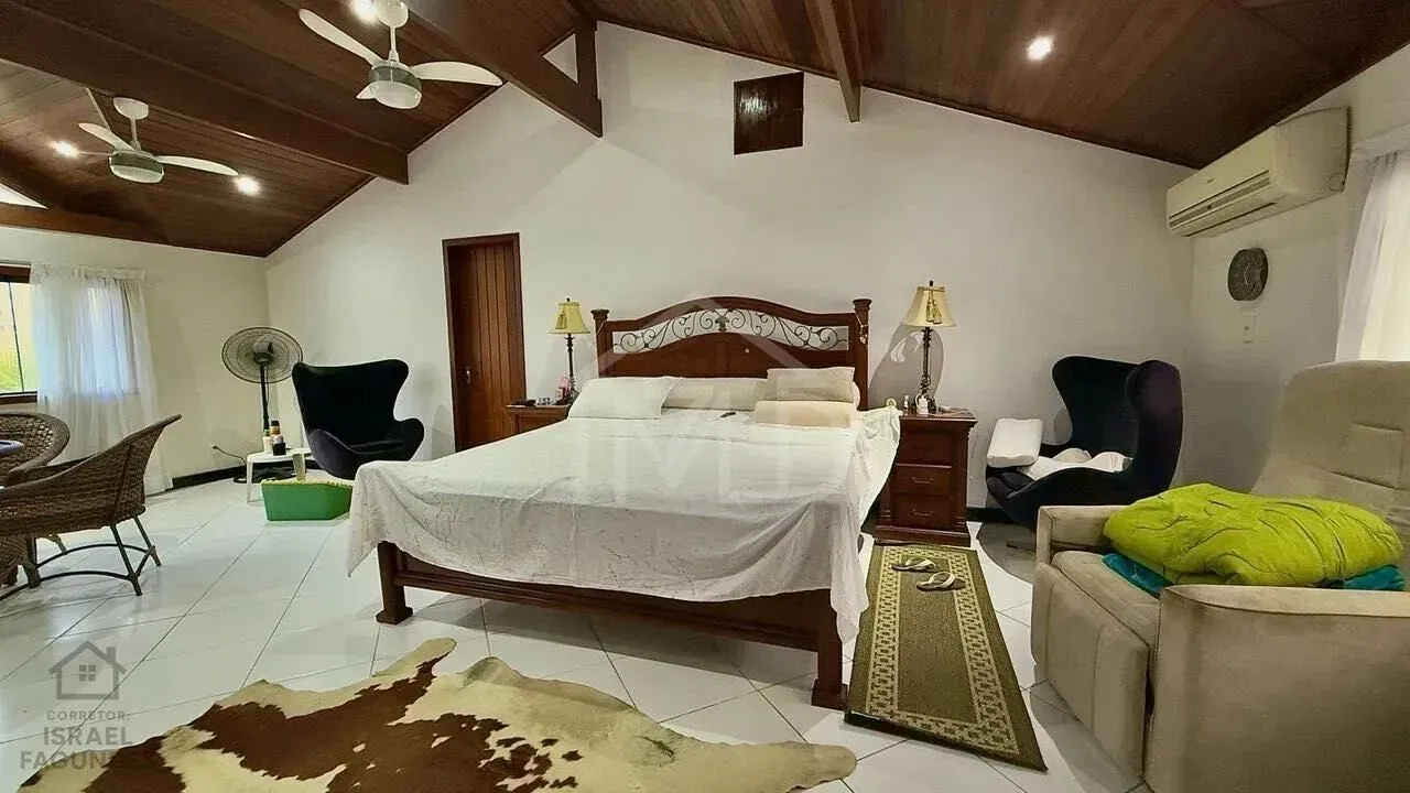 Casa mobiliada com 4 quartos e 5 banheiros, 806 m² — photo 3