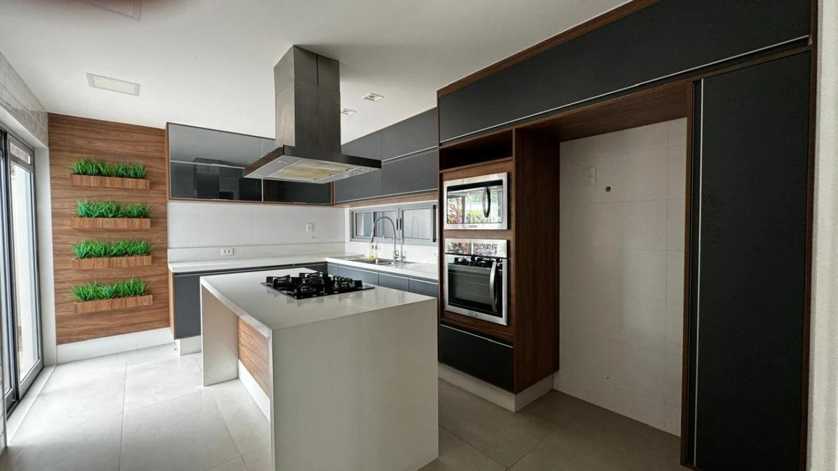 Condominium house with 3 en-suite bedrooms and 300 m² — photo 7