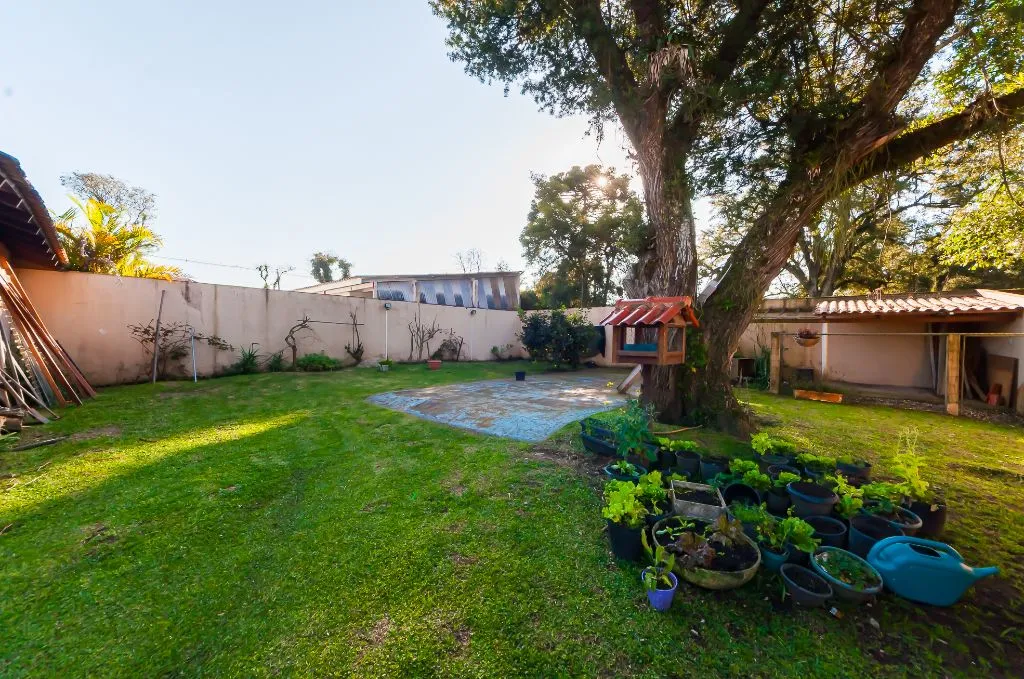 3-bedroom house with a bathtub in Curitiba — photo 47